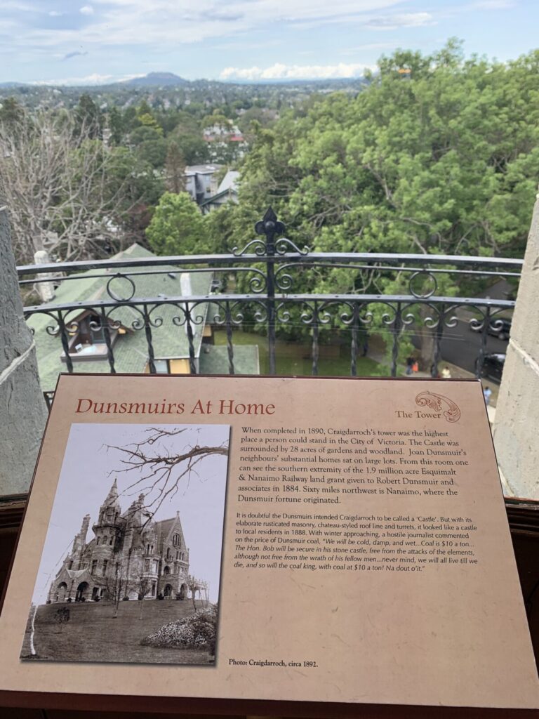 ビクトリアにある、クレイグダーロック・キャッスル。石炭王ロバート・ダンスミアが建てた豪邸で中は沢山の展示があり、ステンドグラスも見どころ。