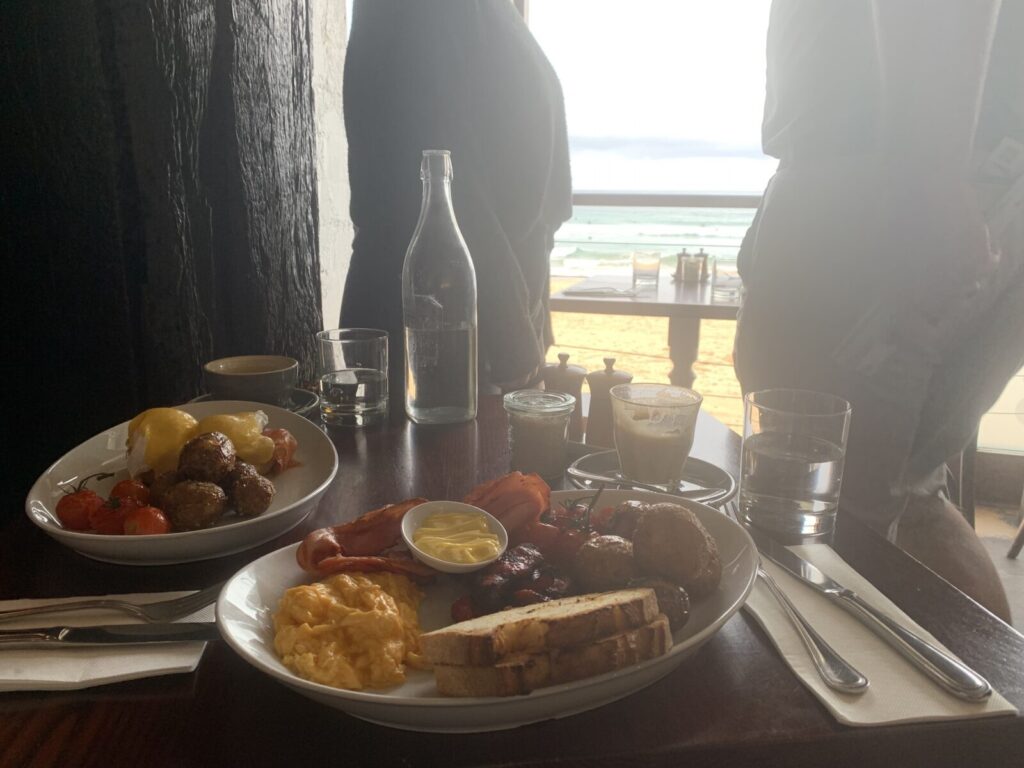 マンリービーチ目の前の人気老舗レストラThePantryManly