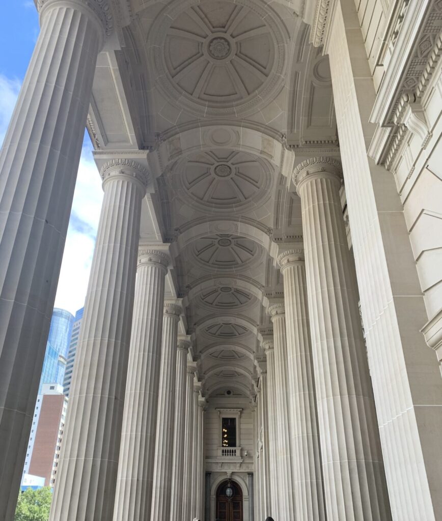 メルボルンの議事堂。白い外観がヨーロッパみたい。