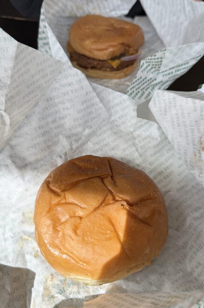 コペンハーゲンの世界的人気バーガー店、GASOLINE GRILL。100%オーガニックビーフ。