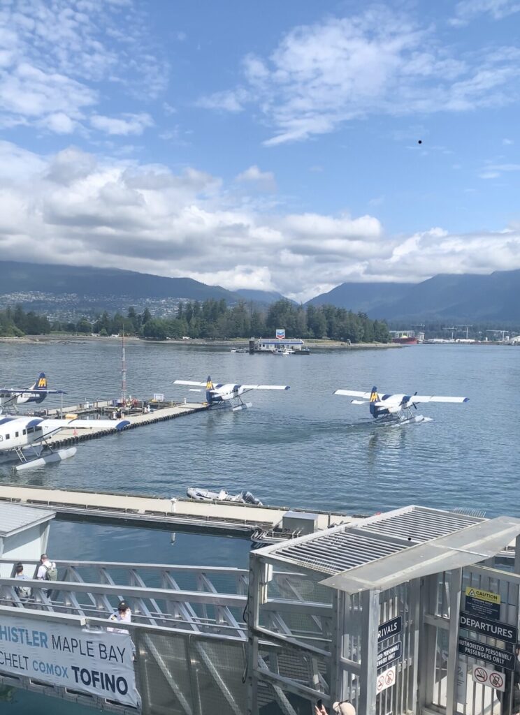 ここは海から飛ぶ飛行機があり、滑走路がない空港だった。カナダの西側にある3番目の都市バンクーバー。Harbour Air
