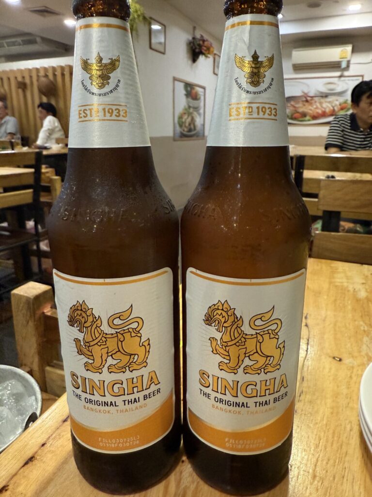 10年前と変わらず健在だった。人気店は変わらず地元タイ人にも愛される名店。名物ガイヤーンとカオニャオの最高コンビも本場の辛さも楽しめます。