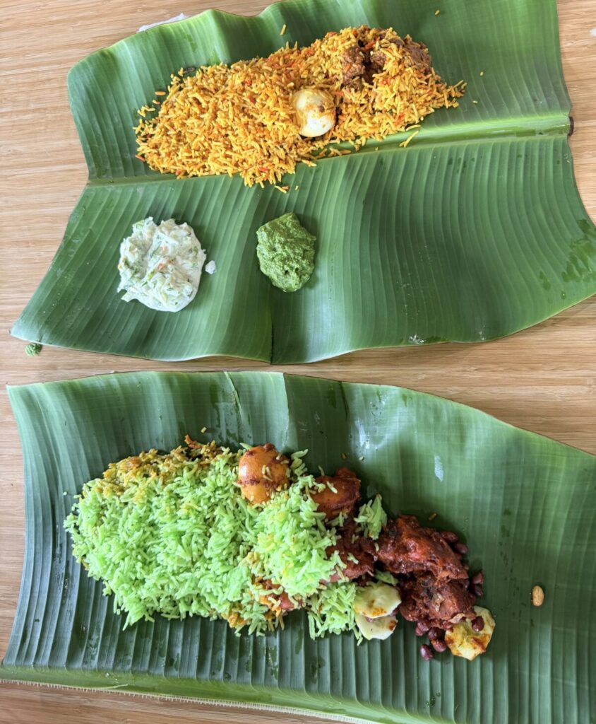 Batu Caveの近くにあるOh Yeah Banana Leaf。竹からでてくる温かい炊き込みご飯、Bamboo Briyani。
