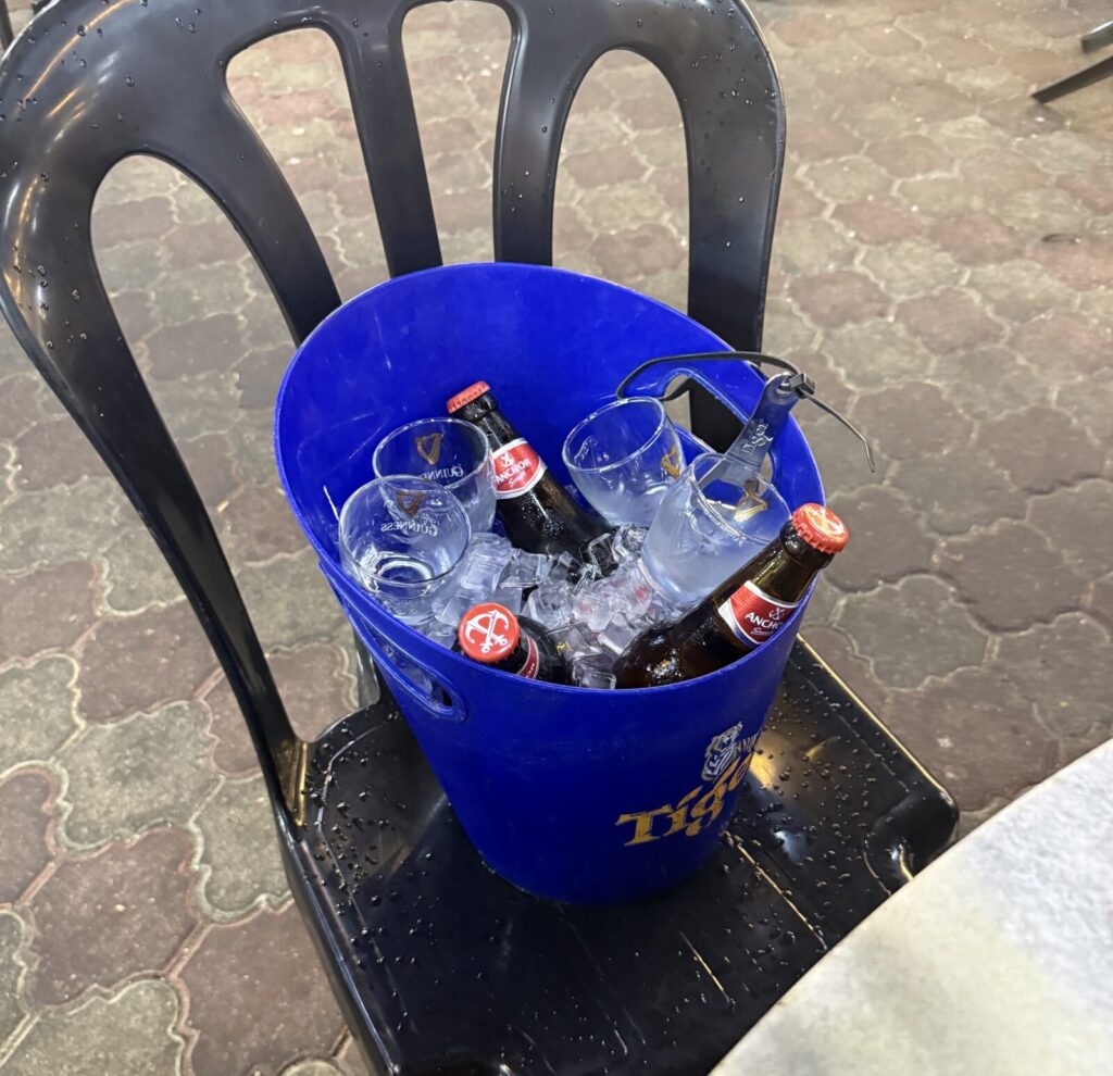 マレーシアのバケツビールはナイトマーケットのシンボル。K88 Food Court