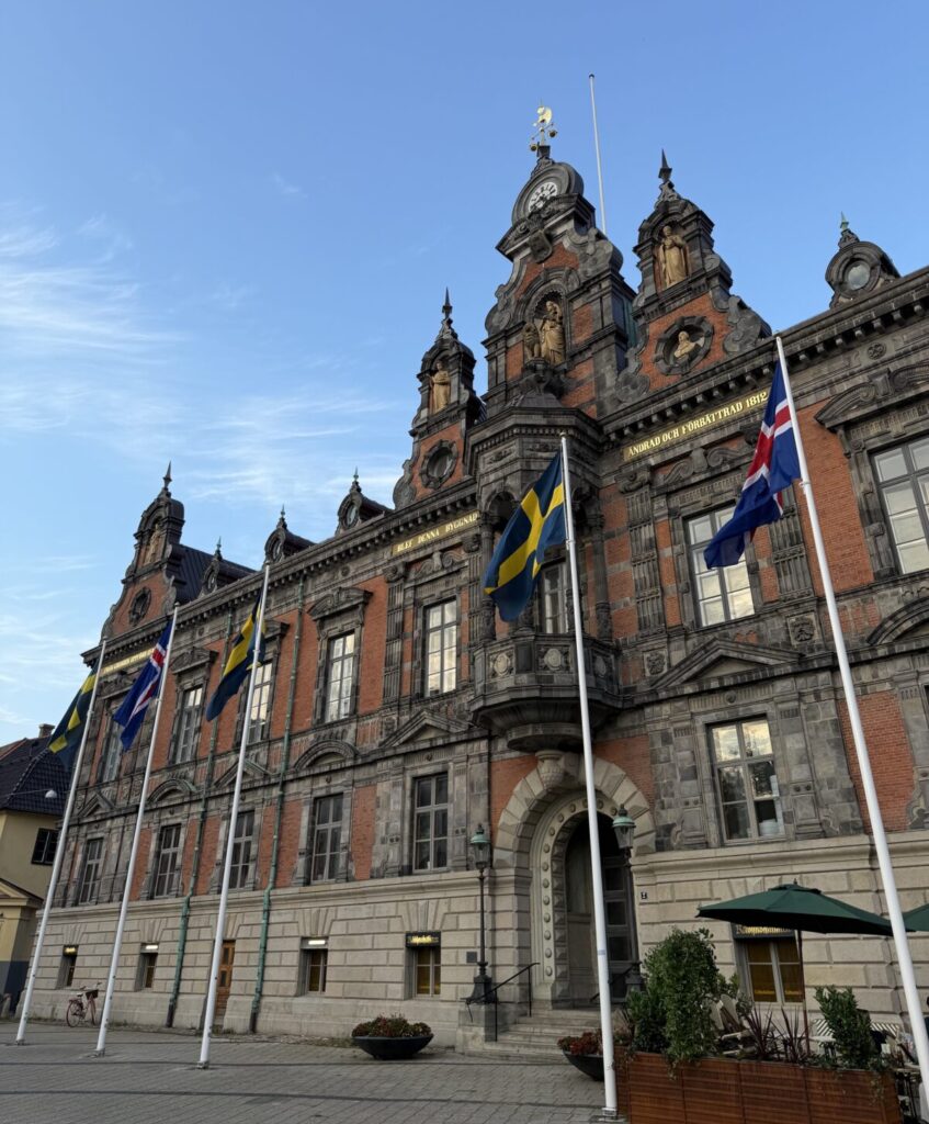赤レンガ+石の装飾という外観の美しいマルメのCity Hall。