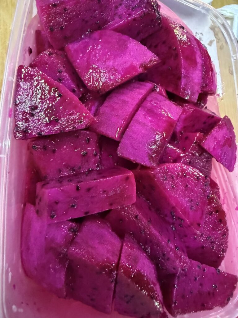 クアラルンプールで、地元の人で賑わうローカルなフードコート、Pudu Food Street。日本人は1人も見ませんでした。