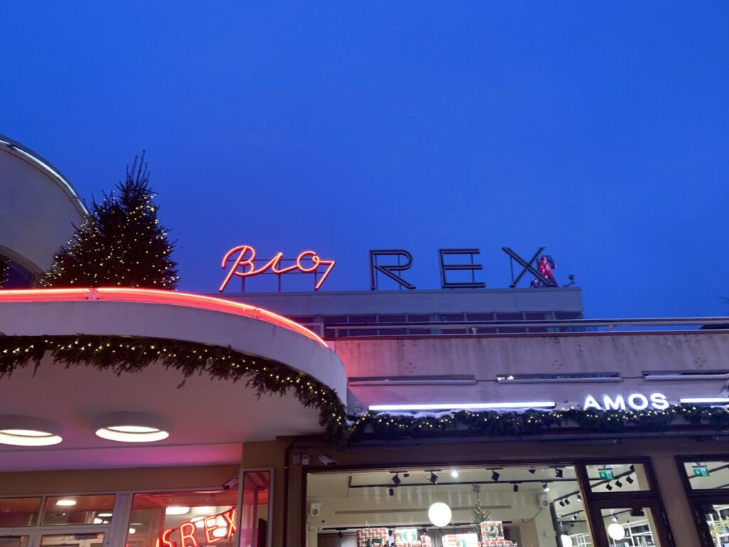 Bio RexとAmos Rexのネオンサイン