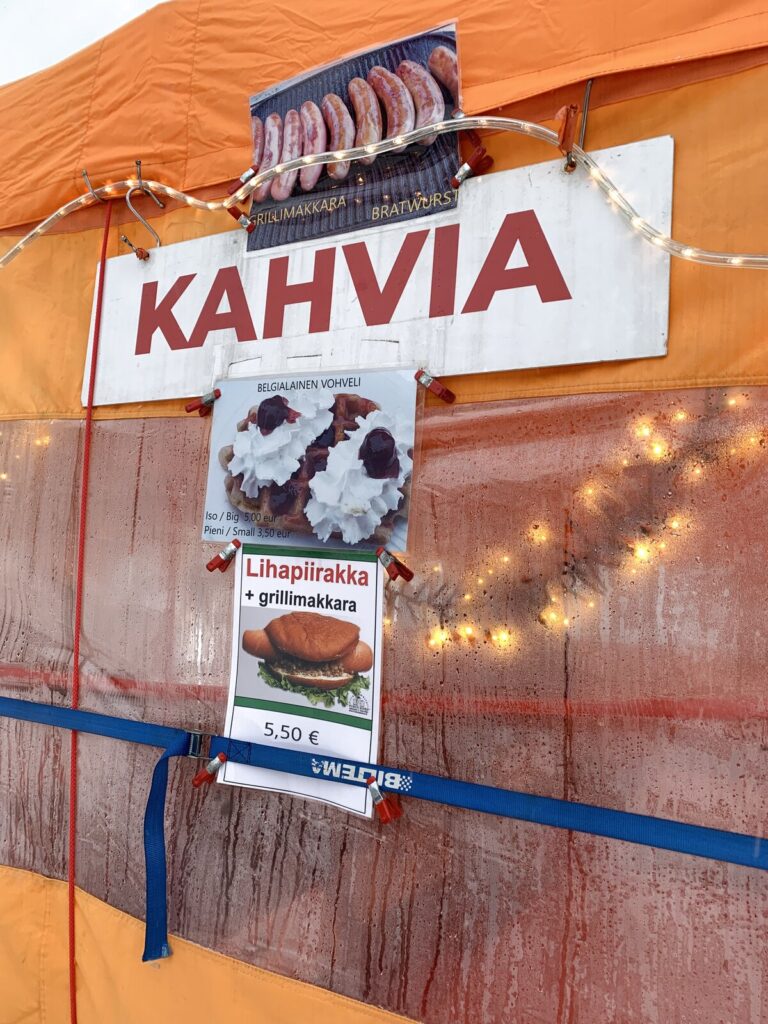 マーケット広場のフィンランドフードスタンド
