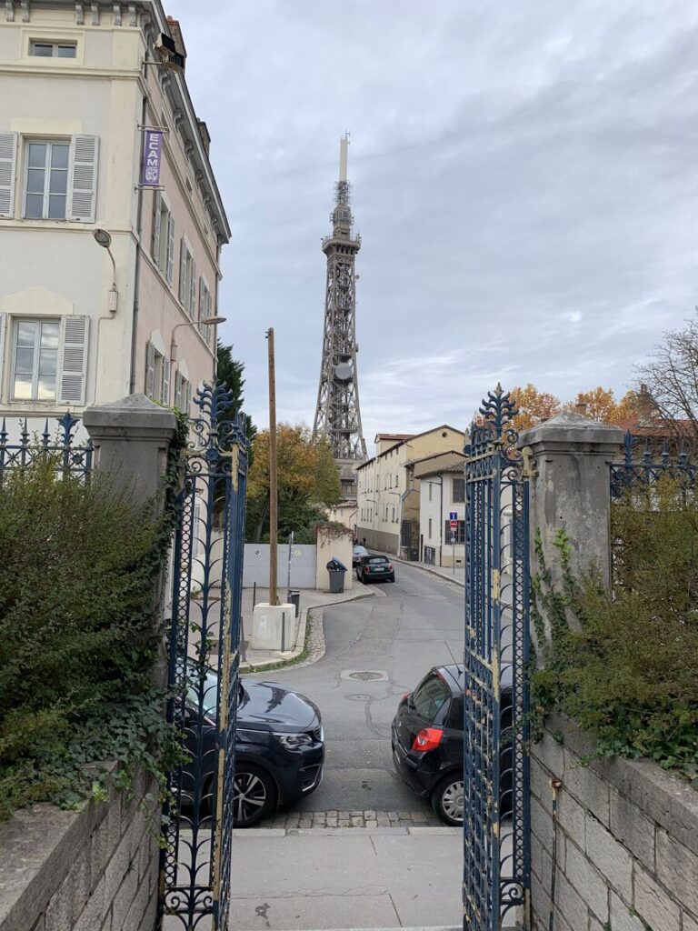 リヨン フルヴィエール鉄塔(リヨンのエッフェル塔)