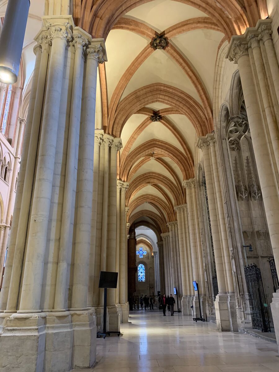 リヨン サン・ジャン大聖堂 内部 身廊