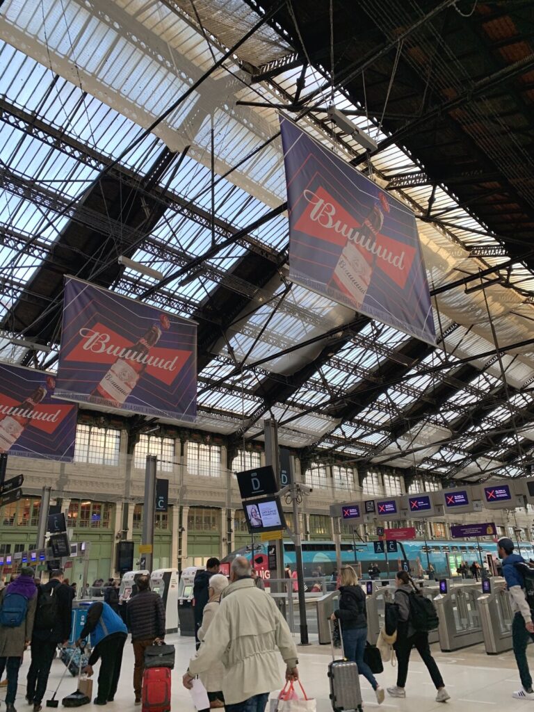 パリ・リヨン駅の構内 TGV乗車前の風景
