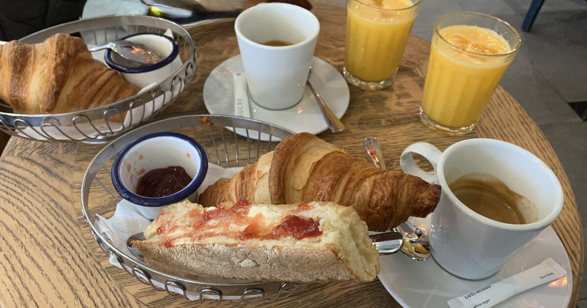 Sip Café Babylone（パリ7区・Maison Chomelから徒歩5分）で実食したフレンチの朝食 - クロワッサン、トースト、カフェ、絞りたてオレンジジュース