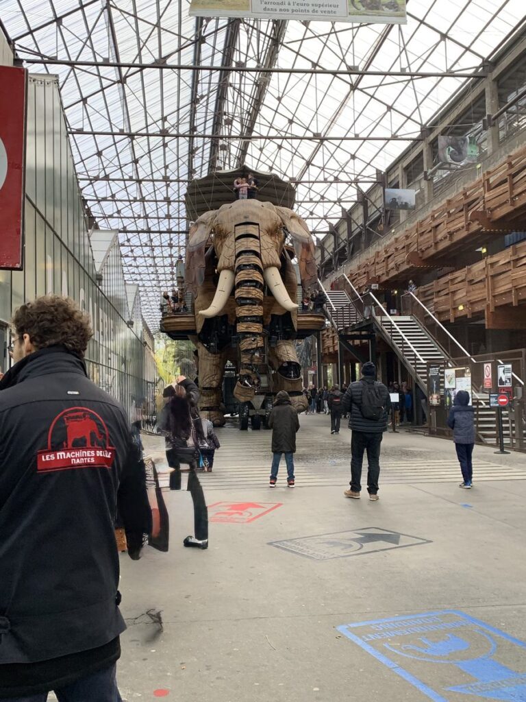 ナントのレ・マシン・ド・リルの巨大な機械じかけのゾウ